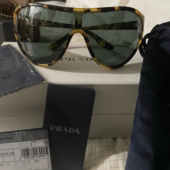 Prada SPR06X tartarug sunglasses - Picture 9 of 9